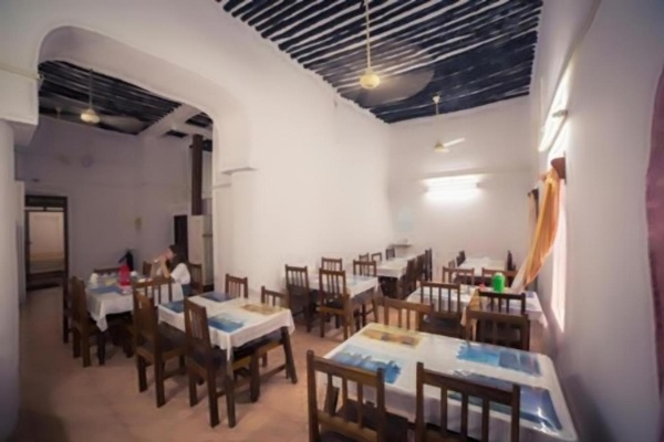 Karibu Inn image 2